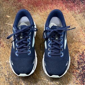 Women’s Brooks Ghost 15 Sz 9m